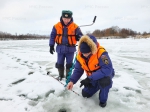 Инспекторы ГИМС провели замеры льда на водоемах Костромы
