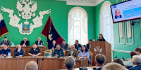 Участники еженедельного  совещания стоя аплодисментами поздравили Сергея Ситникова с победой на выборах - Администрация области