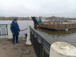 В Костроме подняли со дна затонувший дебаркадер