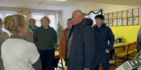 Губернатор Костромской области Сергей Ситников пообщался с нейчанами в пункте временного пребывания - Интернет-телевидение Логос