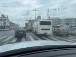 Автобус смял иномарку на улице Советской в Костроме